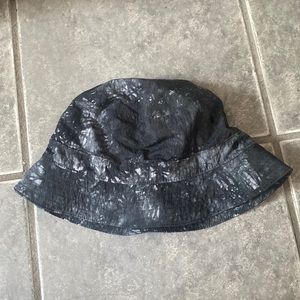 Lululemon bucket hat